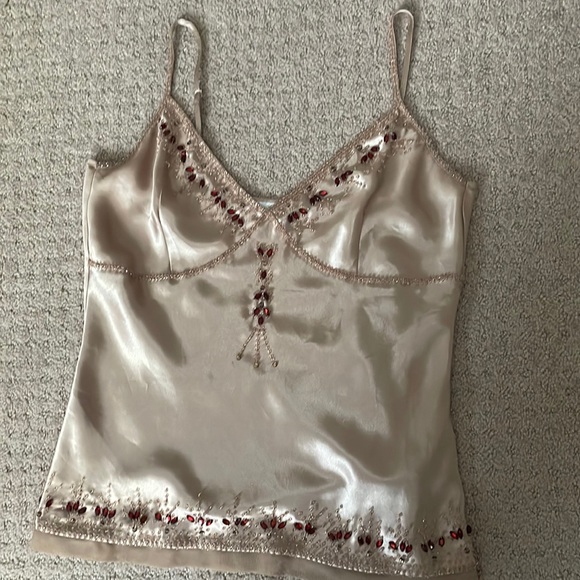 Medium cami with beaded details,nice when combined with low rise jeans - Picture 1 of 10